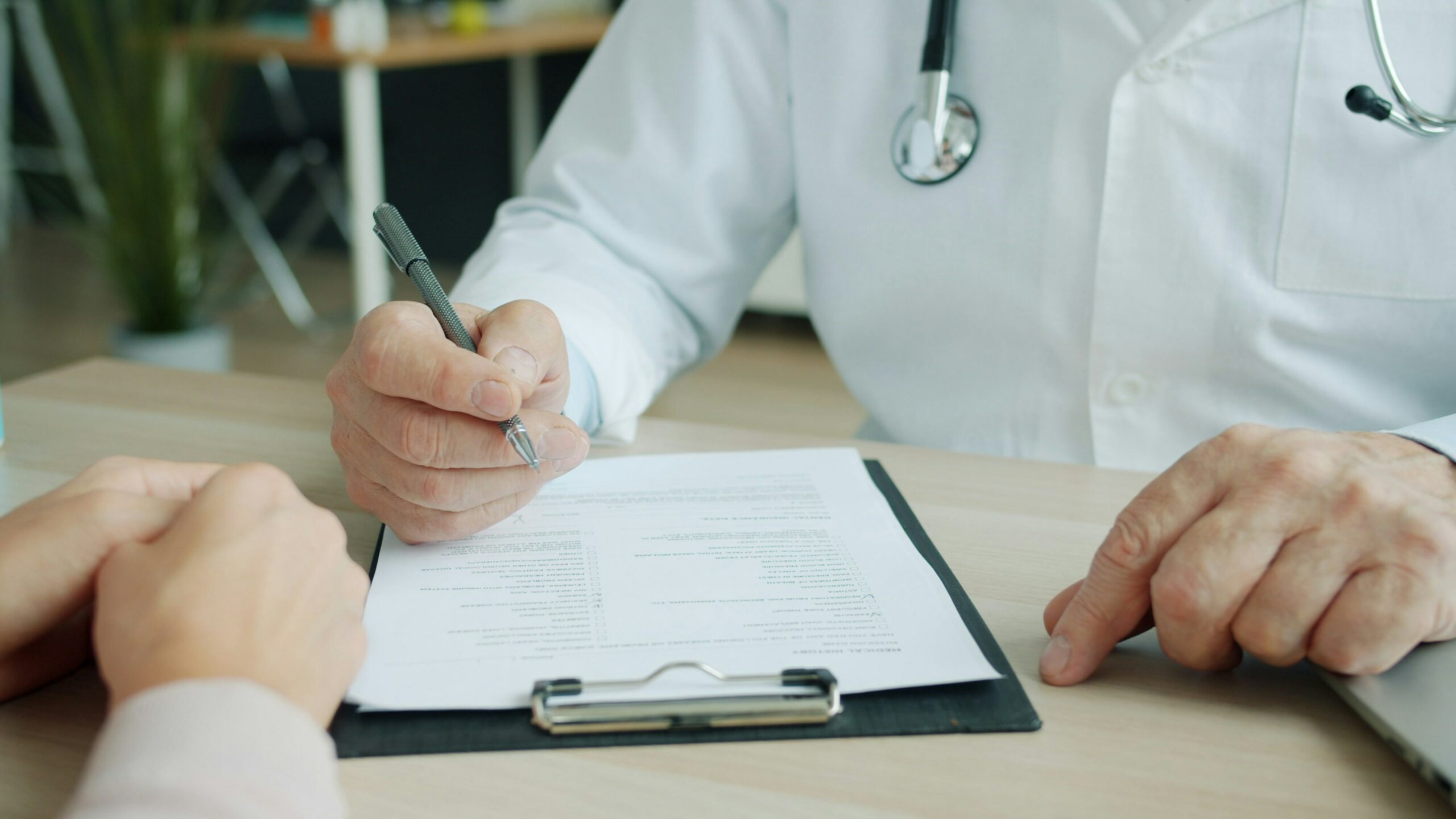 Expertise médicale en dommage corporel Victime lors d’une expertise médicale pour l’évaluation de ses préjudices à Saint-Malo et Dinan